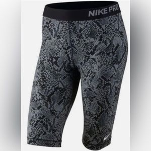 Nike Pro Heights Vixen Women's Training Snakeskin Capris